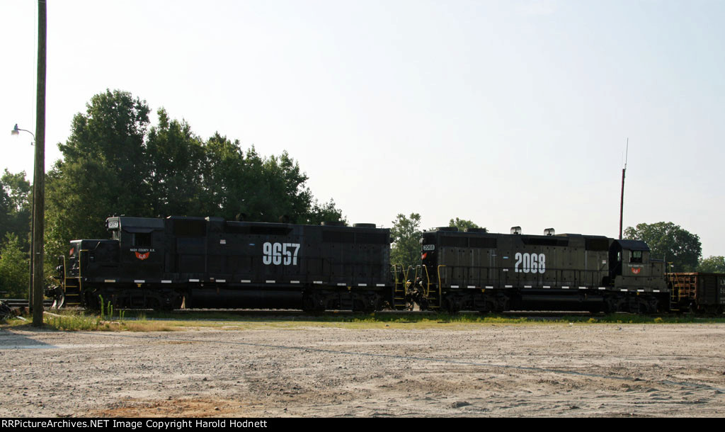 NCYR 9657 & 2068 work the interchange track